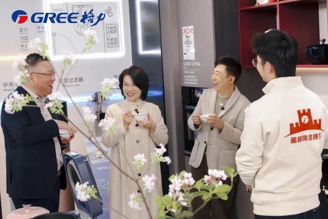 身材霍雨浩和雪帝搞偷袭一凯发k8王秋儿俯视角度秀(图2)